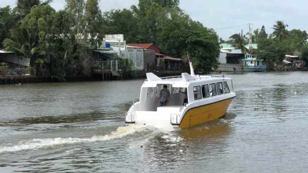 Canô - thuyền - KGC Cao tốc 11m28 - Máy trong 